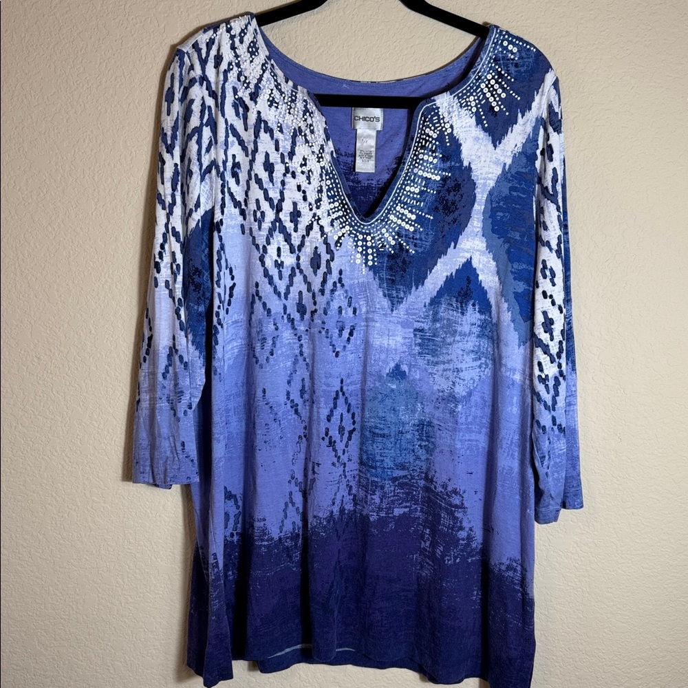 Chico’s Blue and White Knit Ikat Pattern Tunic with Beaded Neck‎ Trim Size 3/XL